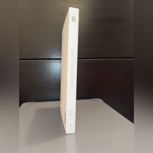 BTS - Love Yourself: Her - Picture 4 of 5